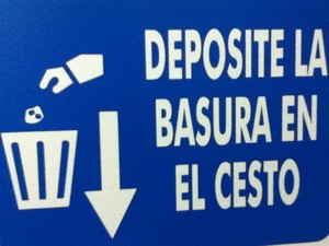 Deposite la Basura en el Cesto.