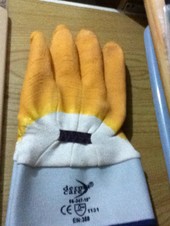 Guante Amarillo Monstruo.