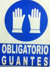 Obligatorio Uso de Guantes.